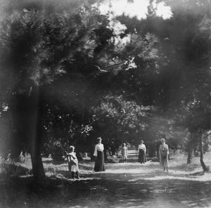 The Parker's fountain was the first “swimming pool”, and the avenue below their house, now Dahlia Drive, became the first “park”. Elena Frackelton Murdoch wrote "The band used to practice there on Sunday mornings, their specialty was “Stella”. As the band members were from many families “Stella” was well sung and whistled." Photo courtesy of the Elena Frackelton Murdock Family, CA 1900. 