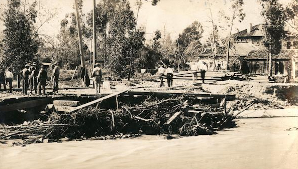 The floods of 1914 destroyed the Scoville Bridge. The destructive power of the stream in flood is shown in this photograph (Photo by Charles Lummis-Ebay)